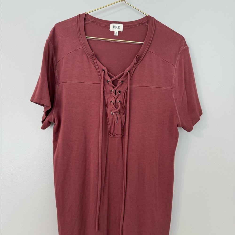 BKE Short Sleeve Lace-Up Tee - Deep Red